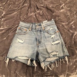 Levi Wedgie Cut-Off Shorts